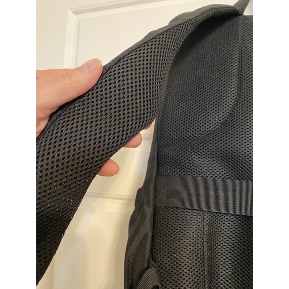 Maxtop Black Backpack Laptop Carrier Charging Port Needs Cord Fron Zip Pocket - Picture 12 of 12